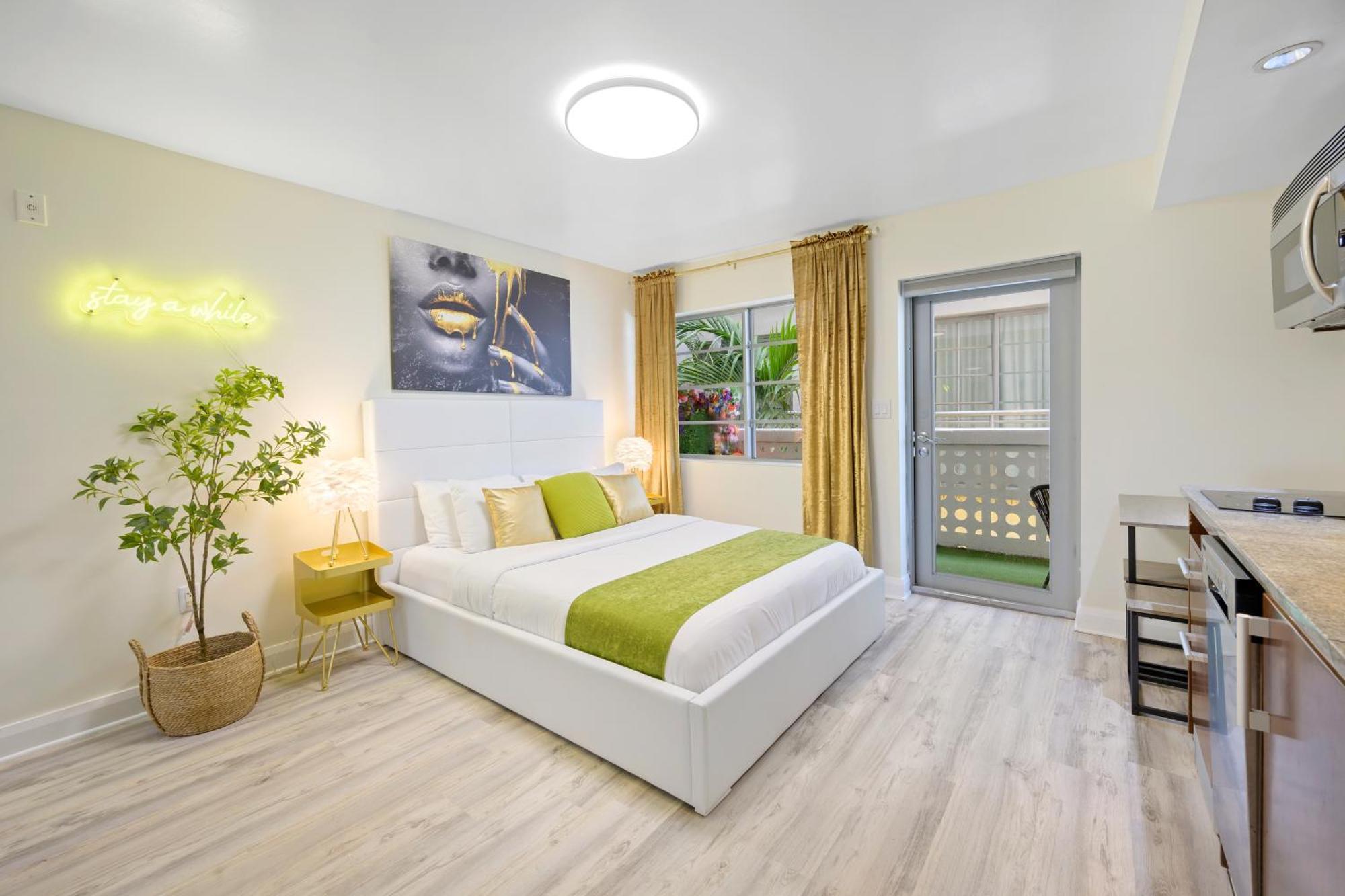 Ocean Drive Apartments With Rooftop Pool, South Beach, Miami Miami Beach Exterior photo
